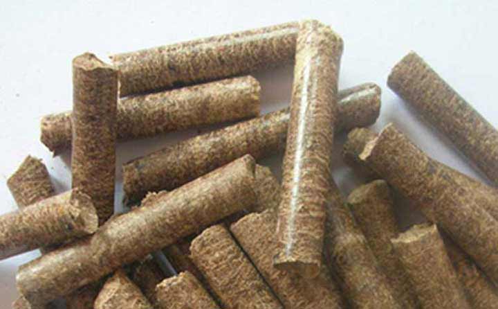 木屑顆粒機(jī)生產(chǎn)顆粒實(shí)拍 木屑顆粒機(jī)生產(chǎn)顆粒實(shí)拍