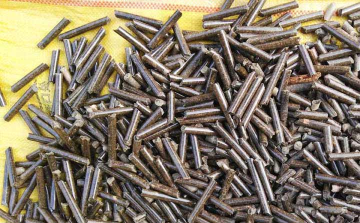 木屑顆粒機(jī)生產(chǎn)的顆粒實(shí)拍 木屑顆粒機(jī)生產(chǎn)的顆粒實(shí)拍